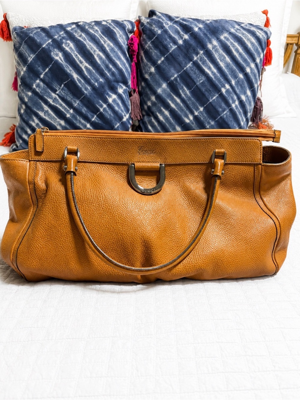 Gucci Abby Large Tote authentic with serial number! Like new